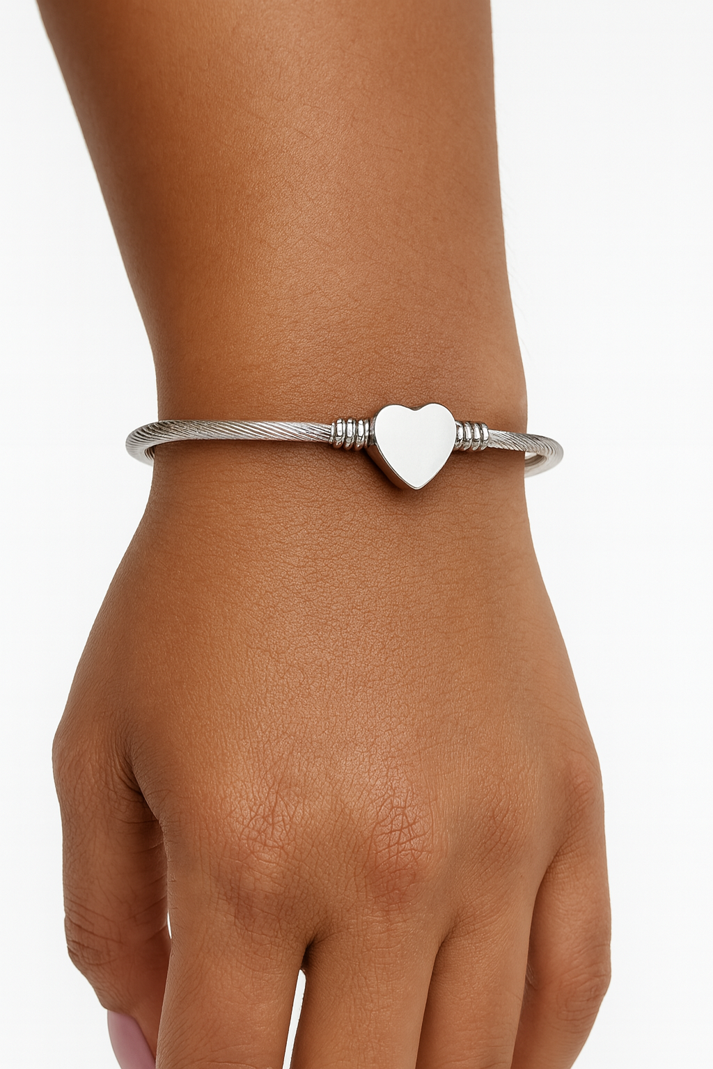 Pulsera de corazón plateada