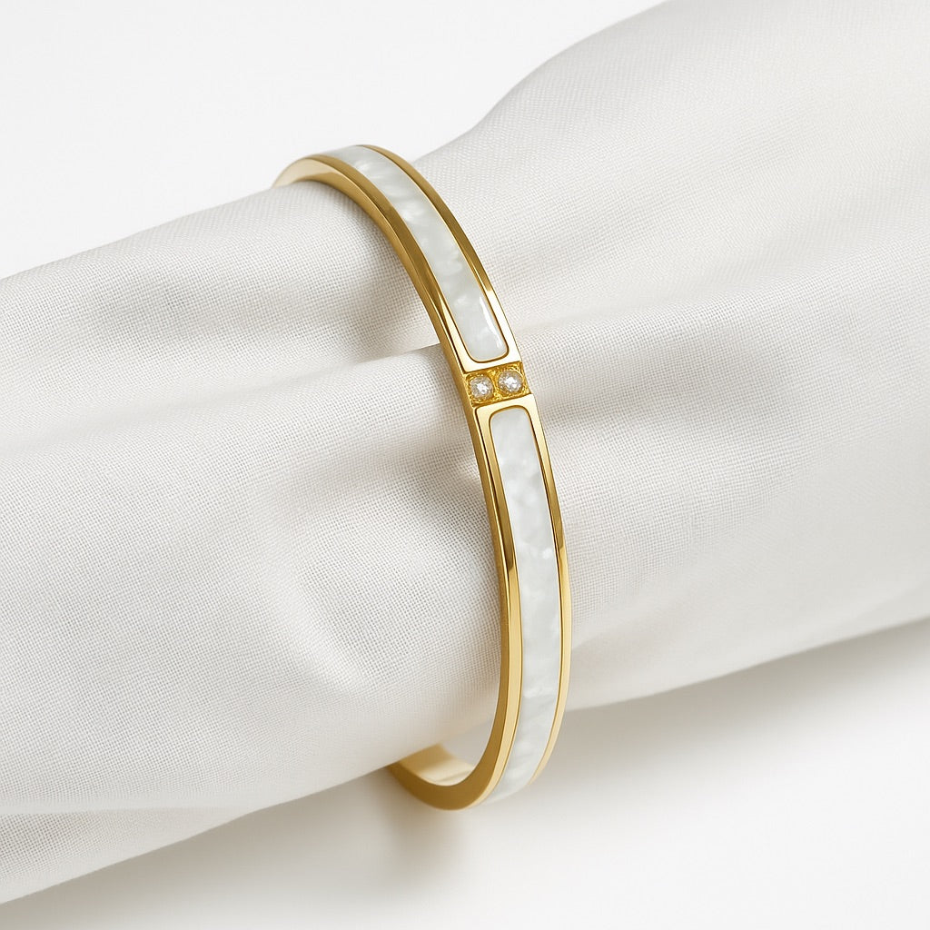 Pulsera dorada perlada