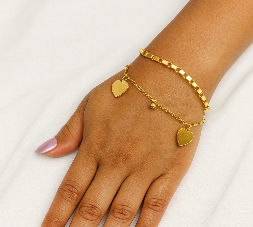 Pulsera doble con corazones