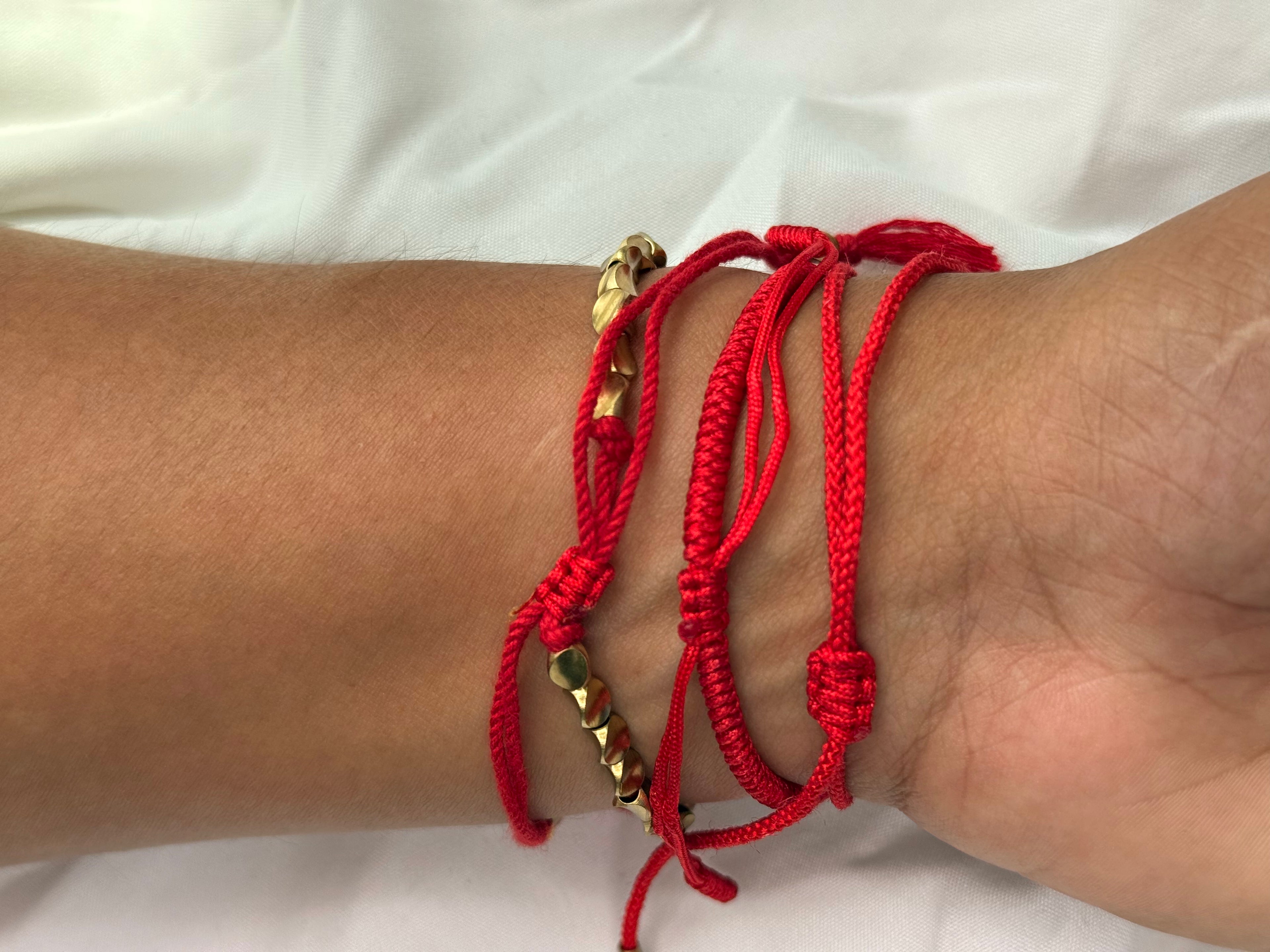 Set de pulseras rojas
